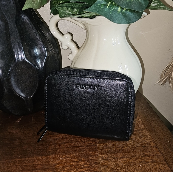 Buxton Other - Buxton genuine leather zipper wallet with card holder slots